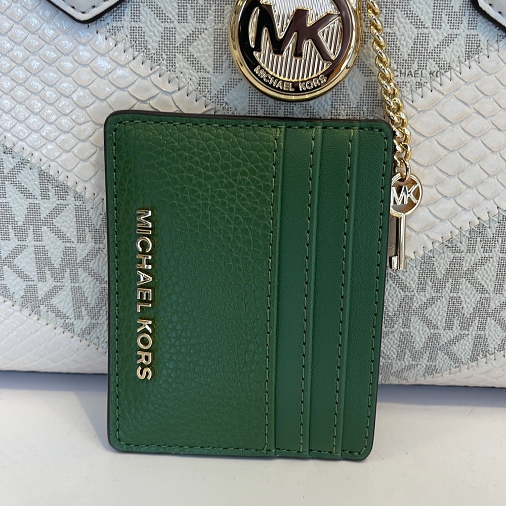 MICHAEL KORS
Large Pebbled Leather Card Holder Case
Fern Green 
NWT - Picture 10 of 16